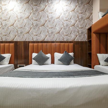Hotel Miracle 2Km From Mahakal Temple Uddzsaín Kültér fotó