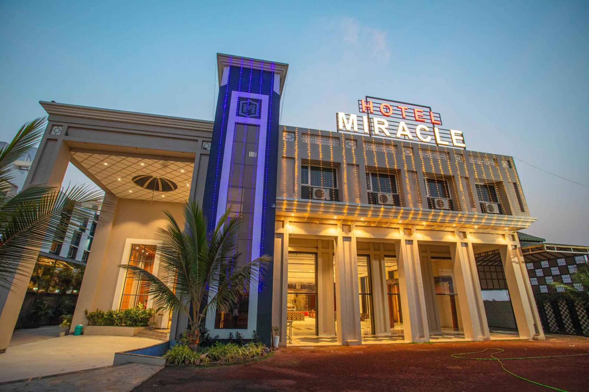 Hotel Miracle 2Km From Mahakal Temple Uddzsaín Kültér fotó