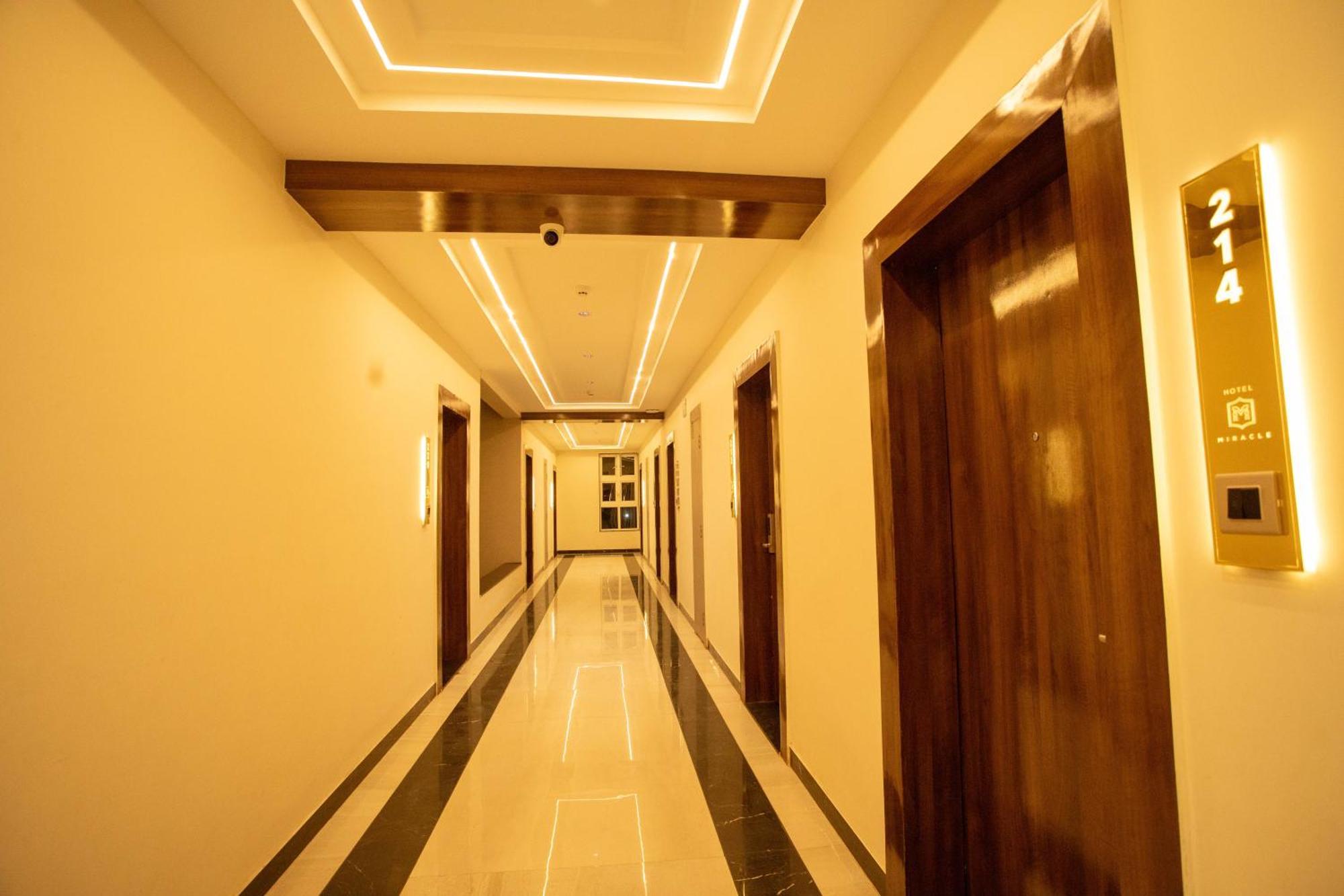 Hotel Miracle 2Km From Mahakal Temple Uddzsaín Kültér fotó