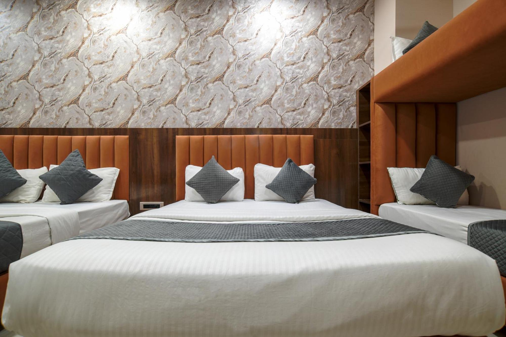 Hotel Miracle 2Km From Mahakal Temple Uddzsaín Kültér fotó